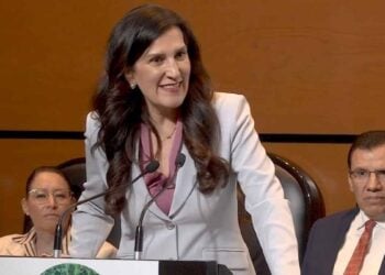 Kenia López impulsa ley para reducir costos del cuidado de mascotas en México