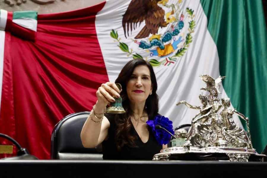 Kenia López impulsa ley para reducir costos del cuidado de mascotas en México
