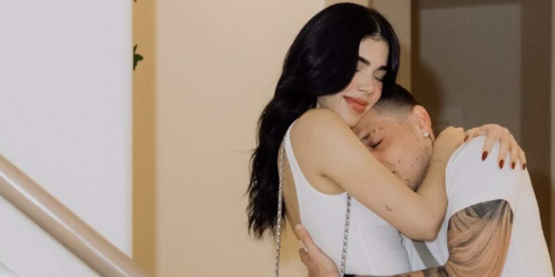 Kenia Os sorprende a sus fans con tiernas fotos