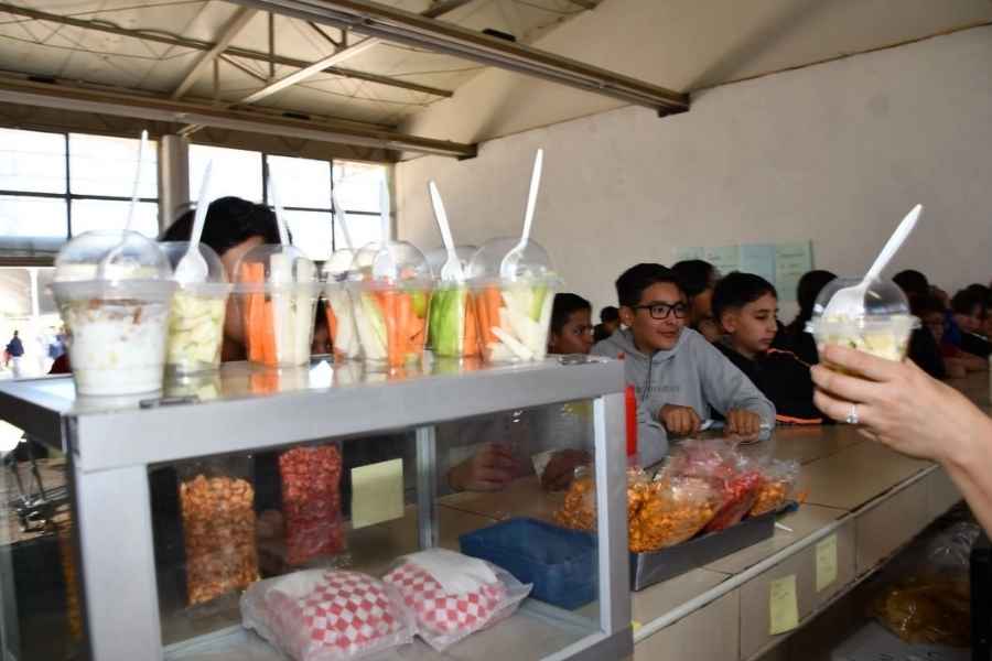 Mario Delgado anuncia 86 % de escuelas ya elimina comida ultraprocesada