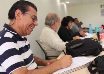 Más de 93 mil adultos mayores se alfabetizan en México durante 2025