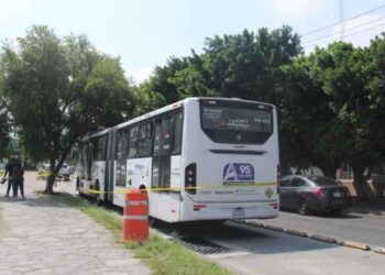 Masculino resulta herido tras ser atropellado por transporte en Guadalajara, Jalisco