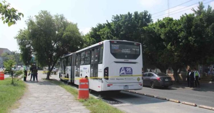 Masculino resulta herido tras ser atropellado por transporte en Guadalajara, Jalisco