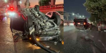 Monterrey: Volcadura en avenida Constitución deja dos personas heridas