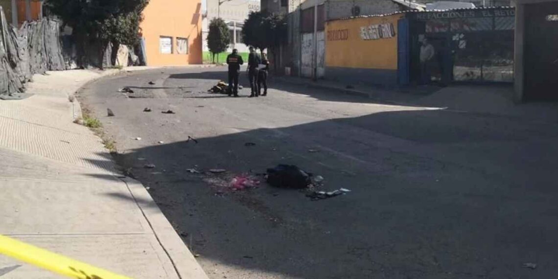 Motociclista fallece tras ser arrollado por tráiler en calles de Tultitlán, EDOMEX