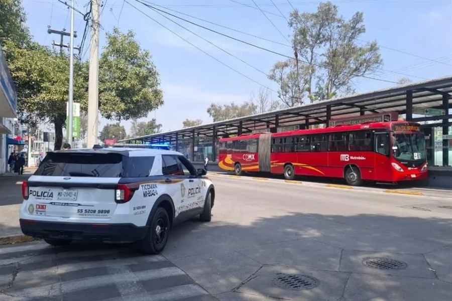 hombre Metrobús Colonia Santa Rosa