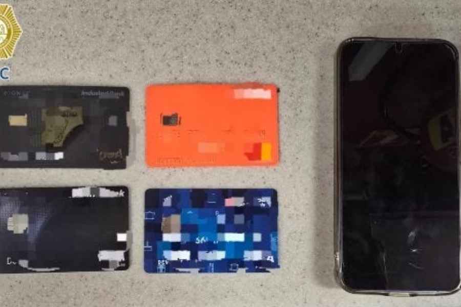 Mujer fue detenida en CDMX tras intentar gastar 5 mil pesos en cigarros con tarjetas robadas