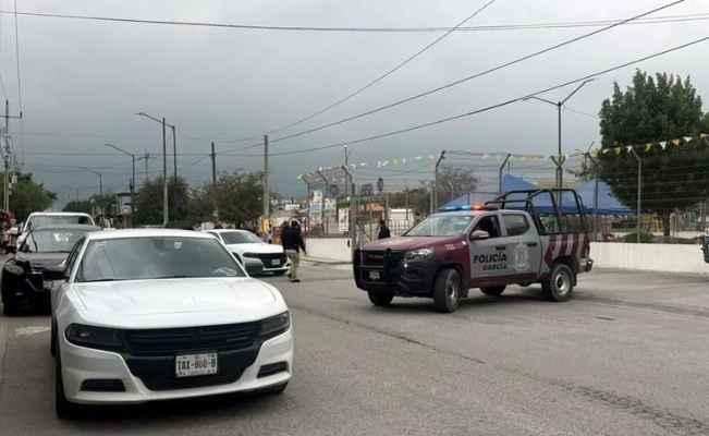 Mujer muere apuñalada frente a una iglesia en García, Nuevo León