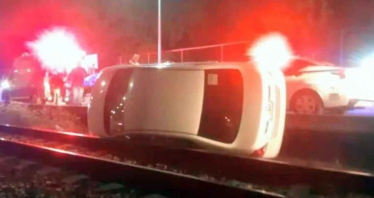 mujer auto volcado San Nicolás