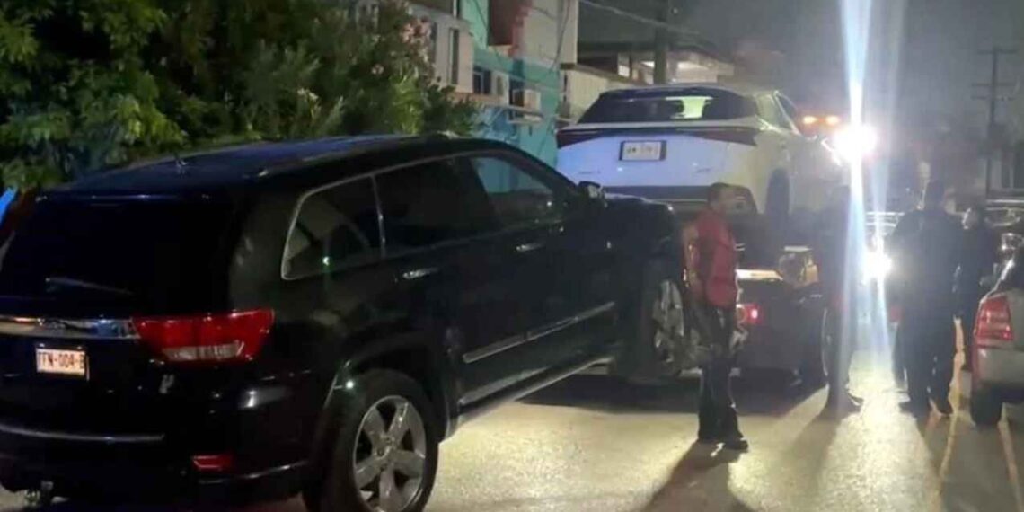 Mujer resulta lesionada tras choque en la colonia Obrerista de Monterrey, NL