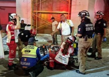 Obrero pierde equilibrio y cae desde seis metros de altura en San Pedro, Nuevo León