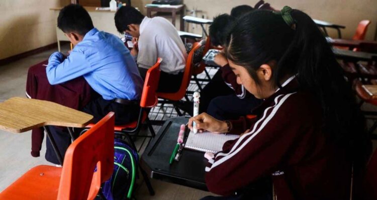 Ocho de cada 10 estudiantes de secundaria en México no alcanzan el nivel esperado