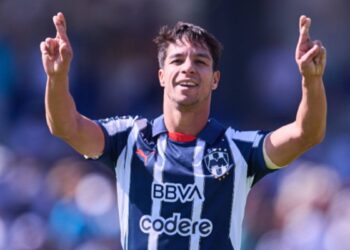 Óliver Torres se perderá el Clásico Regio tras suspensión por juego brusco