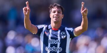 Óliver Torres se perderá el Clásico Regio tras suspensión por juego brusco