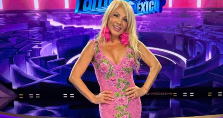 Olivia Collins se cae en pasarela de Mitzy, pero sigue con elegancia