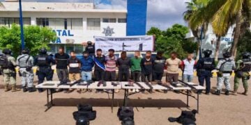 Operativo en Sinaloa deja 18 detenidos y más de 13 mil litros de químicos.