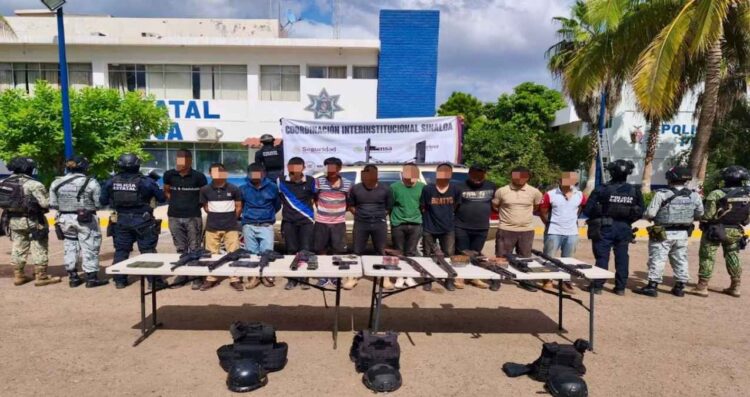 Operativo en Sinaloa deja 18 detenidos y más de 13 mil litros de químicos.