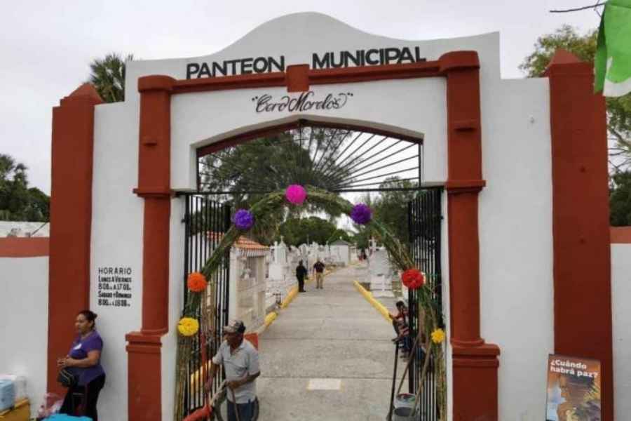Panteones de Ciudad Victoria, Tamaulipas, intensifican limpieza y seguridad para el Día de Muertos