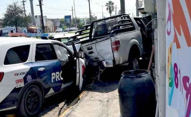 Patrulla de la Proxpol pierde el control y se impacta contra 4 vehículos en Escobedo, NL