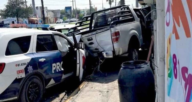 Patrulla de la Proxpol pierde el control y se impacta contra 4 vehículos en Escobedo, NL