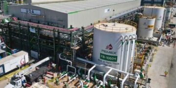 Pemex cierra trimestre con pérdidas, pero mejora su panorama financiero