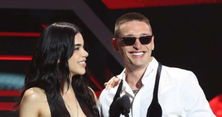 Peso Pluma y Kenia Os derriten corazones en los Premios Billboard Latinos 2025