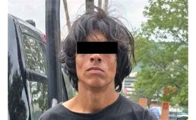 Policías de Monterrey sorprende a hombre quitando placa del homenaje a Agustín Lara