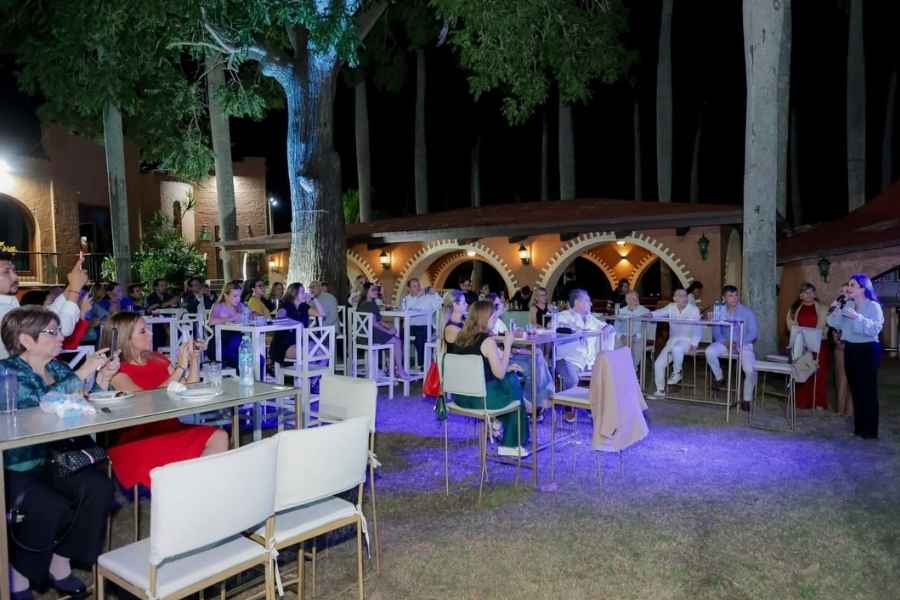 Presentan en Tampico Dinner in the Sky, cena suspendida a 50 metros de altura