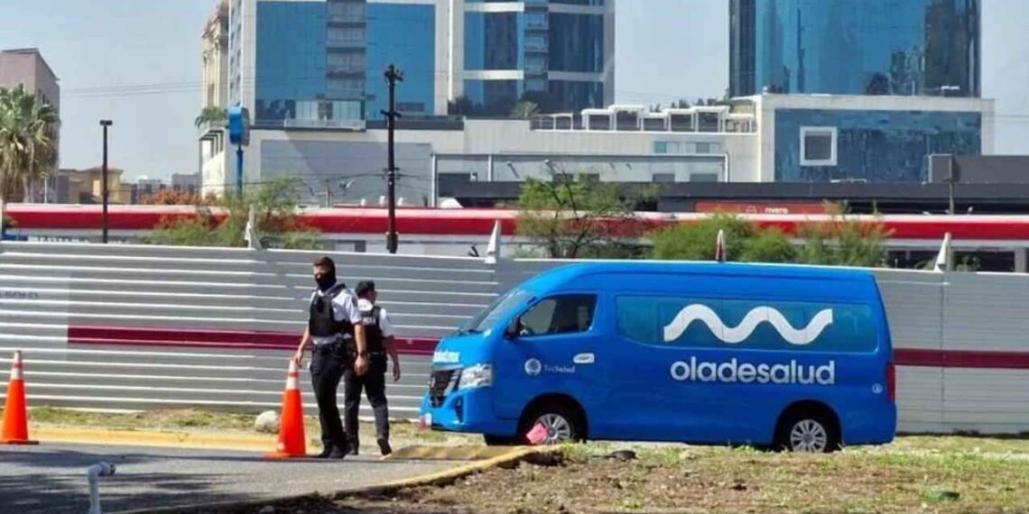 Roban camioneta del TecSalud en San Pedro, Nuevo León; detienen al presunto implicado
