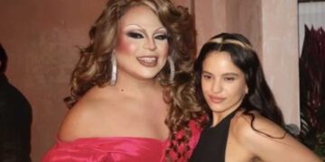 Rosalía sorprende en CDMX al convivir con Deborah “La Grande”