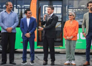 Samuel García renueva el transporte público con unidades hechas en el estado