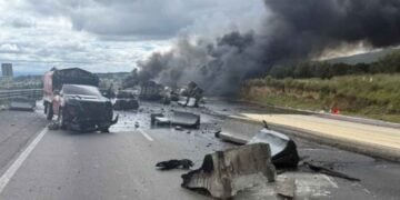Se incendia pipa México-Puebla