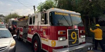Se incendia vivienda tras presunto cortocircuito en San Pedro, NL