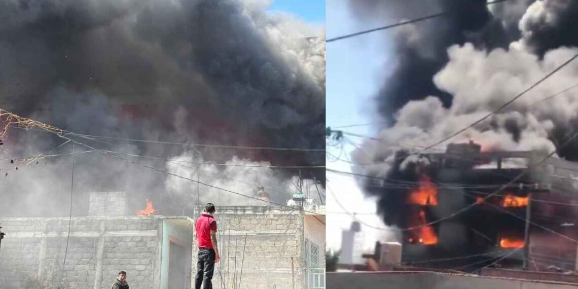 Se registra fuerte incendio en fábrica de colchones en Ecatepec, Estado de México; suspenden servicio del Mexicable