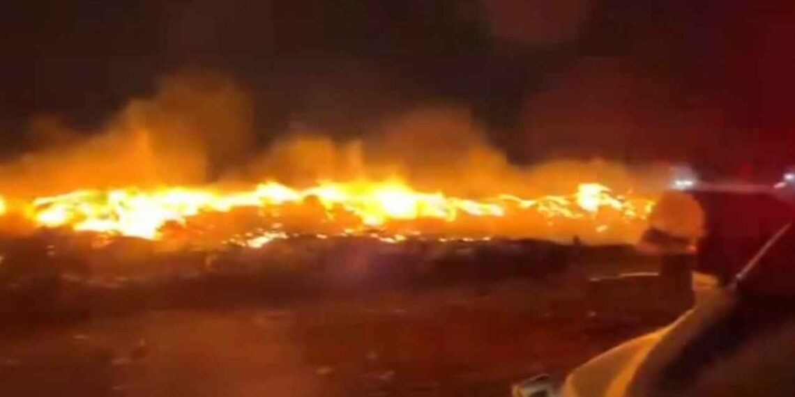 Se registra fuerte incendio en relleno sanitario de Simeprode en Salinas Victoria, Nuevo León