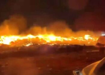Se registra fuerte incendio en relleno sanitario de Simeprode en Salinas Victoria, Nuevo León