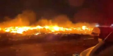 Se registra fuerte incendio en relleno sanitario de Simeprode en Salinas Victoria, Nuevo León