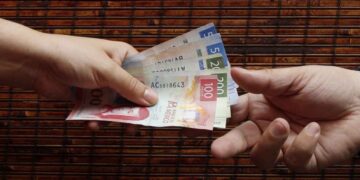 Senadores proponen elevar el salario mínimo a dos canastas básicas en México