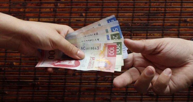 Senadores proponen elevar el salario mínimo a dos canastas básicas en México