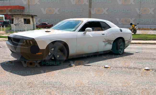 Socorristas a bordo de una ambulancia se impactan contra vehículo deportivo en Ciudad Victoria, Tamaulipas