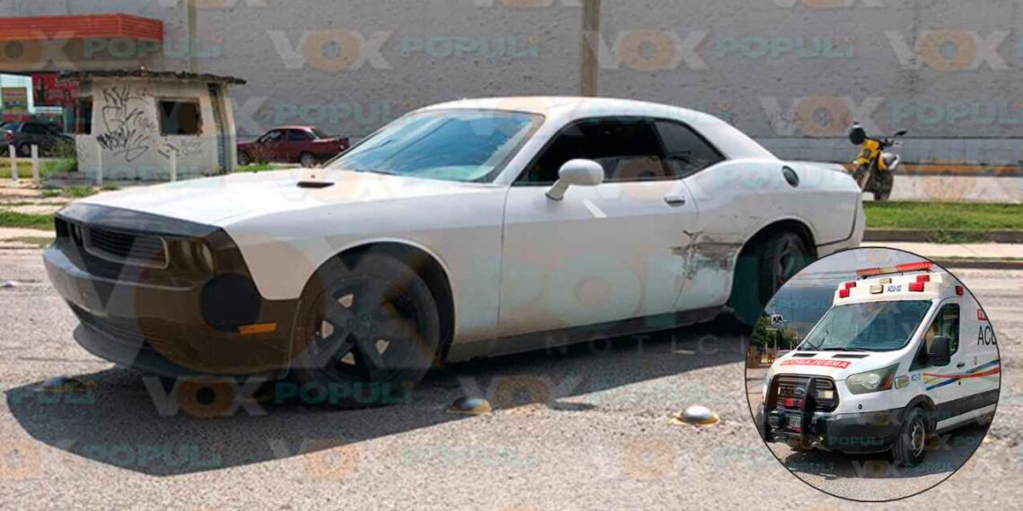 Socorristas a bordo de una ambulancia se impactan contra vehículo deportivo en Ciudad Victoria, Tamaulipas