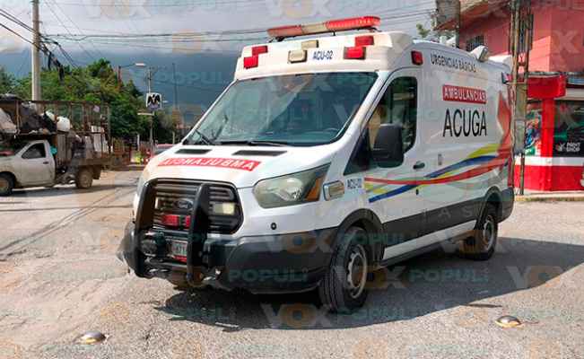 Socorristas a bordo de una ambulancia se impactan contra vehículo deportivo en Ciudad Victoria, Tamaulipas