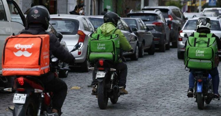 Además de acceder al régimen completo de seguridad social.