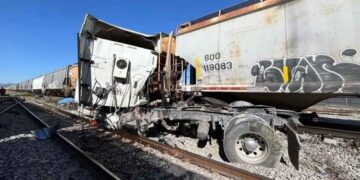 Trailero fallece en Salinas Victoria
