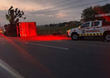 Trailero sufre accidente en la Carretera Nacional de Linares a Monterrey
