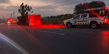 Trailero sufre accidente en la Carretera Nacional de Linares a Monterrey