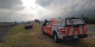 Trailero utiliza rampa de emergencia tras quedarse sin frenos en la carretera libre Monterrey-Saltillo