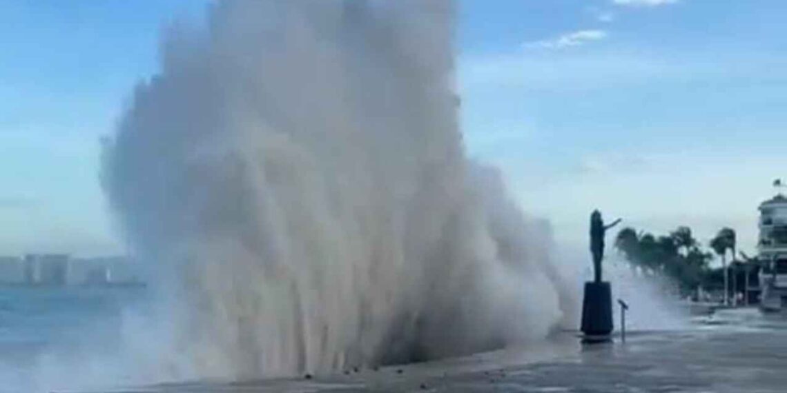 Huracán Priscilla oleaje