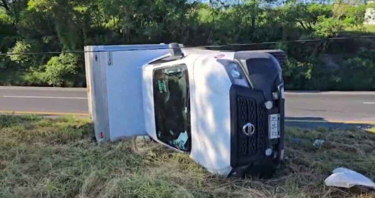 Volcadura en Montemorelos, nuevo León deja al menos 3 heridos