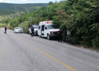 Vuelca camión en Nuevo Morelos